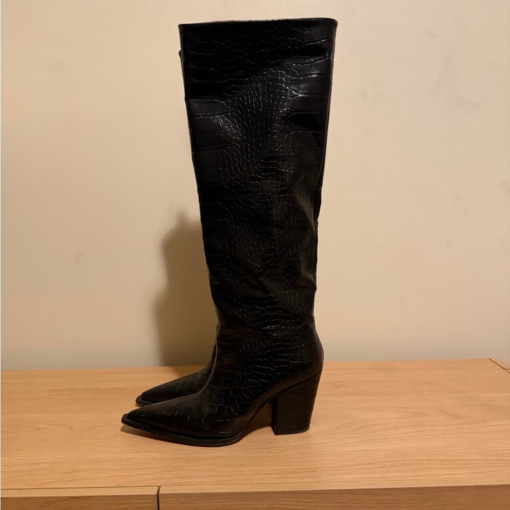 NA-KD Black Croc-Embossed Knee-High Boots sz 39/8W